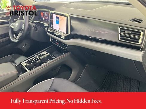 Used 2024 Volkswagen Atlas Peak Edition SEL AWD/4WD image 26