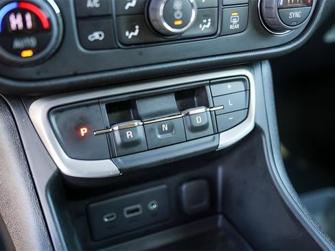 Used 2023 GMC Terrain SLE w/ Driver Convenience Package image 22