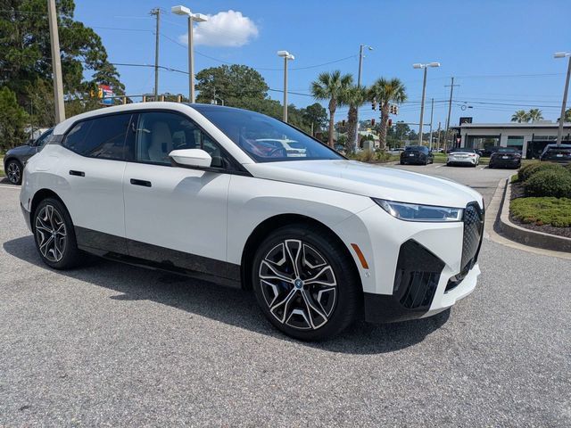 Used 2025 BMW iX xDrive50 w/ Premium Package AWD/4WD image 3
