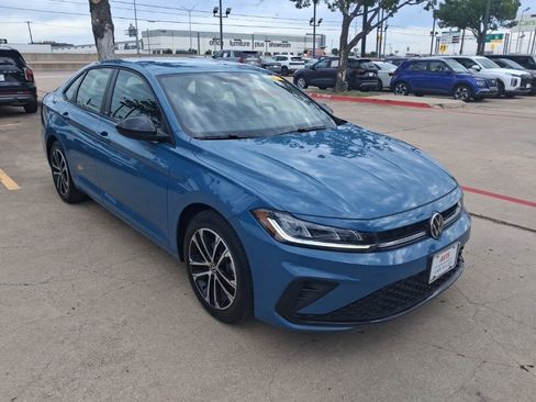 Used 2025 Volkswagen Jetta Sport FWD image 6