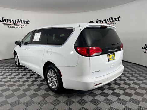 Used 2023 Chrysler Voyager LX FWD image 8