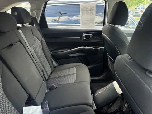 Certified 2025 Kia Sorento LX FWD image 8