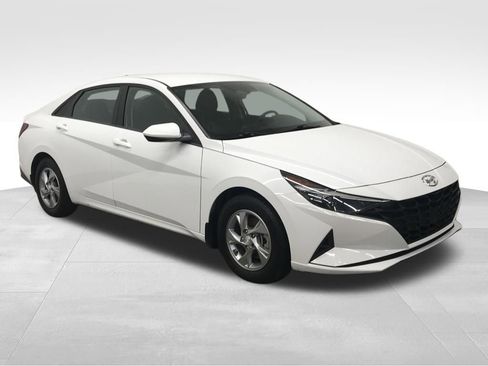 Used 2023 Hyundai Elantra SE image 7