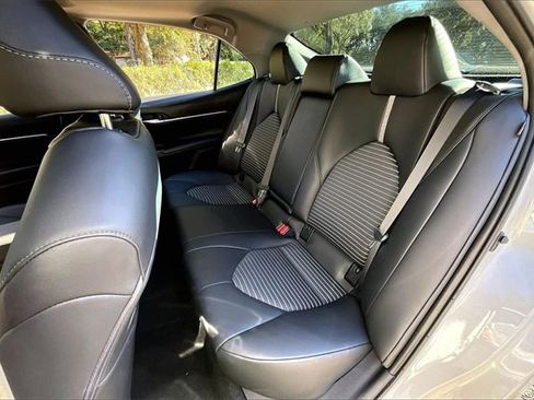 Used 2024 Toyota Camry SE image 19