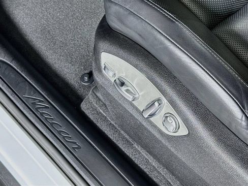 Certified 2024 Porsche Macan AWD/4WD image 23