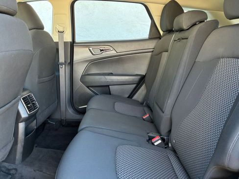 Used 2025 Kia Sportage LX image 24