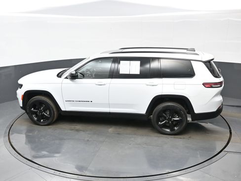 Used 2023 Jeep Grand Cherokee L Laredo image 35