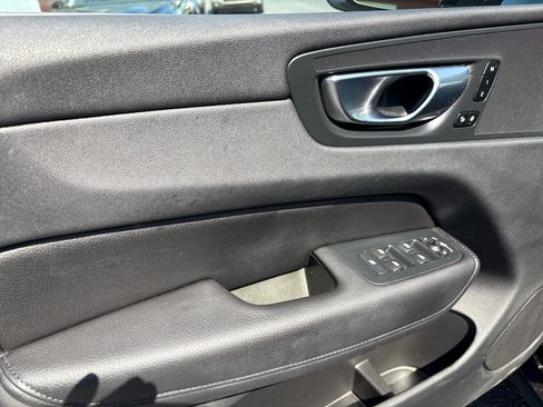 Used 2022 Volvo XC60 B5 Momentum AWD/4WD image 9