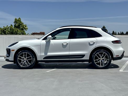 Used 2026 Porsche Macan AWD/4WD image 2