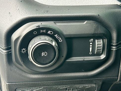 Used 2024 Jeep Wrangler Unlimited Sahara w/ Technology Group AWD/4WD image 10