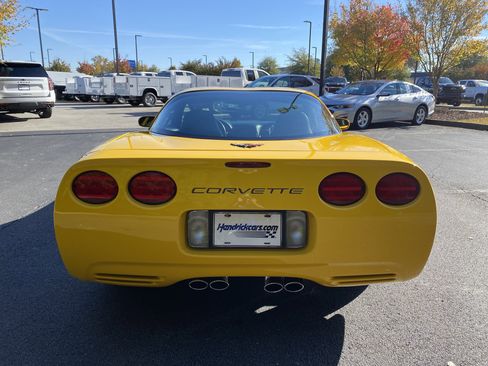 Used 2002 Chevrolet Corvette Coupe w/ Preferred Equipment Group2 image 8