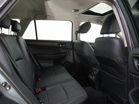 Used 2018 Subaru Outback 2.5i Limited AWD/4WD image 12