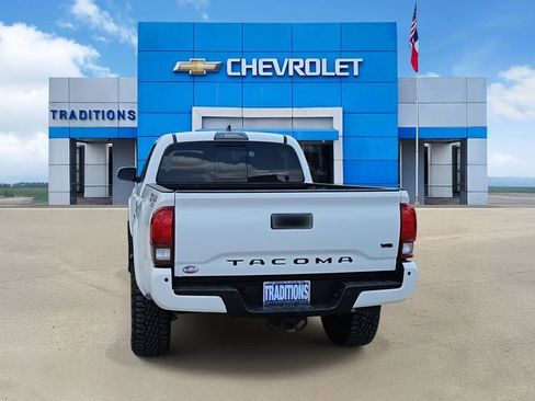 Used 2018 Toyota Tacoma TRD Sport w/ TRD Premium Sport Package image 8