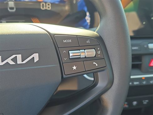 New 2025 Kia K4 LXS image 33