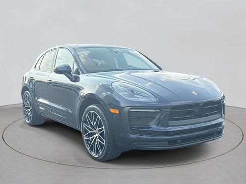Used 2022 Porsche Macan AWD/4WD image 3