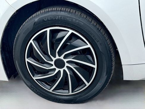 Used 2021 Toyota Corolla LE FWD image 39