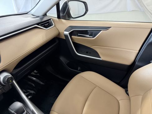 Used 2019 Toyota RAV4 XLE Premium FWD image 25