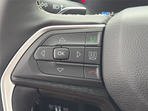 Used 2025 Jeep Grand Cherokee L Laredo image 35