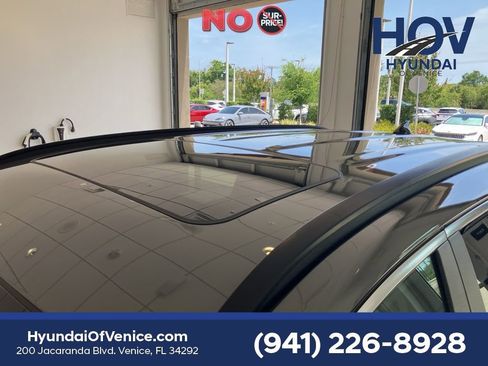 Certified 2024 Hyundai Tucson SEL w/ Convenience Package FWD image 9