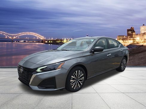 Used 2025 Nissan Altima 2.5 SV FWD image 1