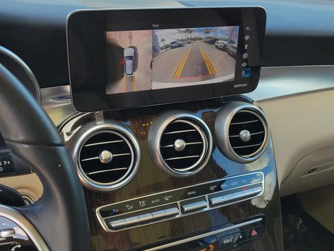 Used 2022 Mercedes-Benz GLC 300 image 32