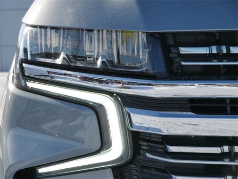 Used 2024 Chevrolet Suburban Premier image 10