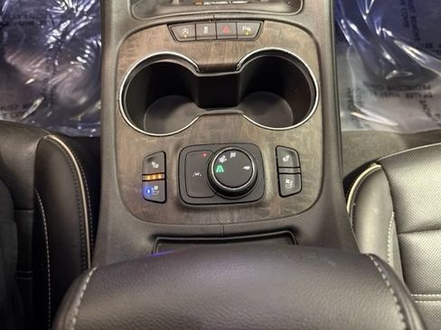 Used 2023 GMC Acadia Denali w/ Denali Ultimate Package FWD image 25