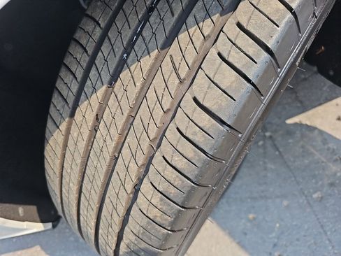 Used 2025 Cadillac XT6 Sport w/ Technology Package image 35