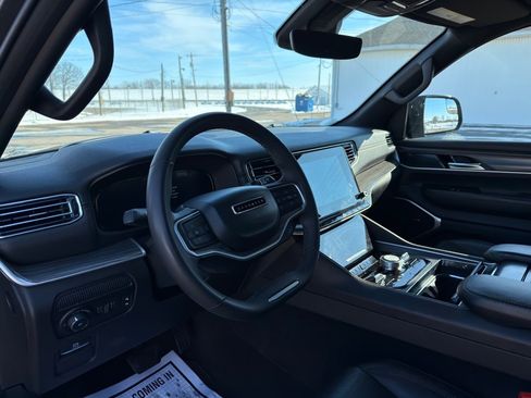 Used 2023 Jeep Wagoneer Series III w/ Preferred Equipment Group image 26