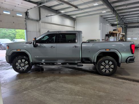 Used 2024 GMC Sierra 2500 Denali w/ Denali Reserve Package AWD/4WD image 5