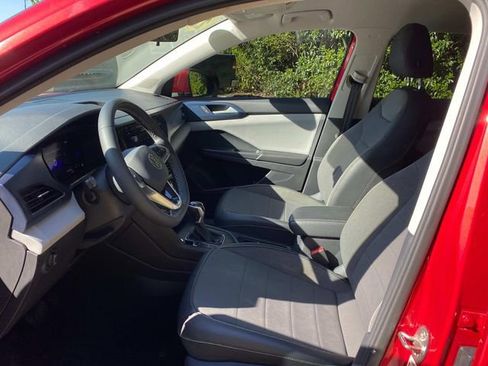 Used 2022 Volkswagen Taos SE FWD image 11