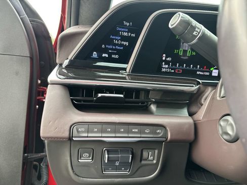 Used 2023 Cadillac Escalade ESV Sport Platinum w/ LPO, ONYX Package AWD/4WD image 23