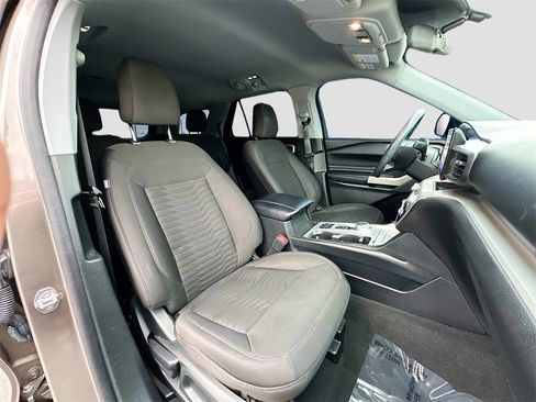 Used 2021 Ford Explorer XLT image 27