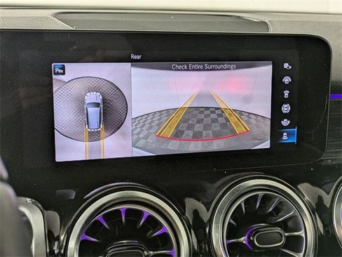 Used 2023 Mercedes-Benz EQB 300 4MATIC image 23