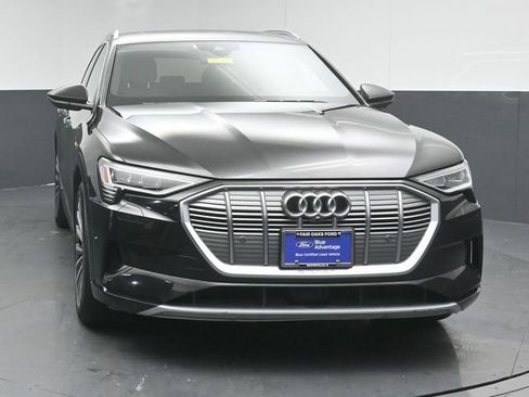 Used 2019 Audi e-tron Prestige w/ Prestige Package image 2