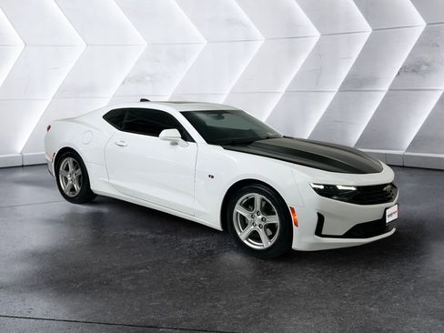 Used 2021 Chevrolet Camaro LT w/ Technology Package image 1