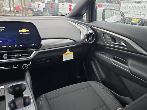 New 2026 Chevrolet Equinox EV LT image 22