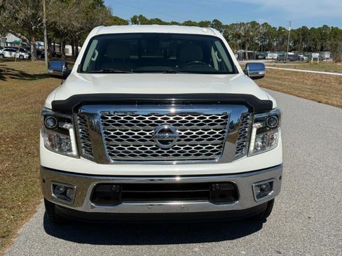 Used 2018 Nissan Titan SL image 9