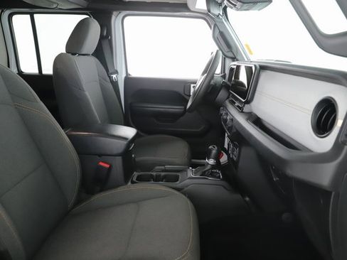 Used 2024 Jeep Wrangler Unlimited image 27