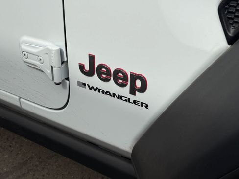 Used 2024 Jeep Wrangler Unlimited Rubicon AWD/4WD image 30