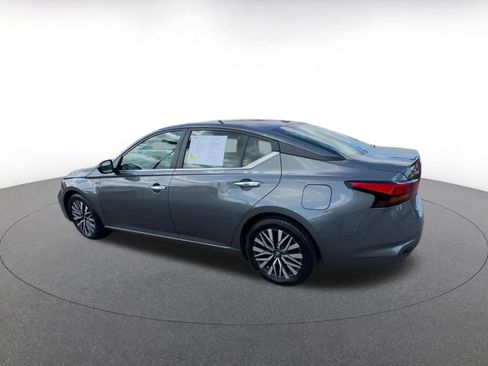Used 2025 Nissan Altima 2.5 SV FWD image 8