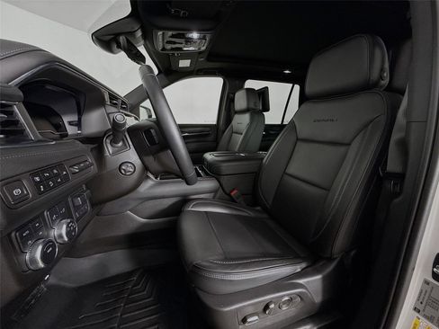 Used 2024 GMC Yukon Denali w/ Advanced Technology Package AWD/4WD image 23