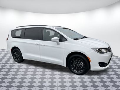 Used 2020 Chrysler Pacifica Touring-L w/ Advanced Safetytec Group