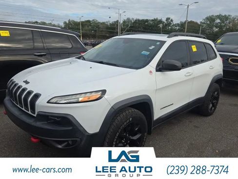 Used 2016 Jeep Cherokee Trailhawk w/ Comfort/Convenience Group AWD/4WD image 1