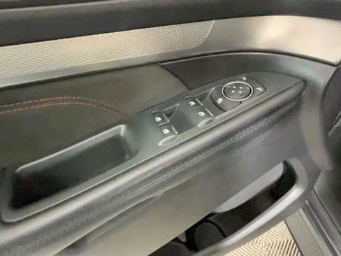 Used 2018 Ford Explorer XLT w/ Equipment Group 202A AWD/4WD image 19