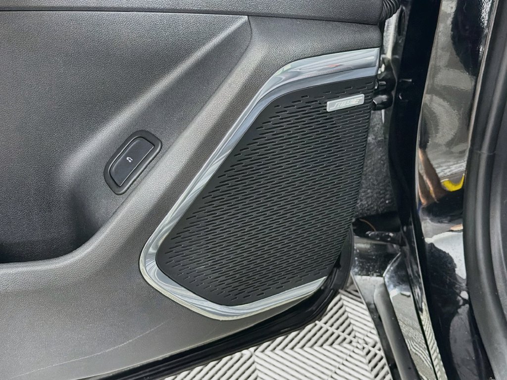 Used 2025 Chevrolet Traverse RS w/ LPO, Floor Liner Package AWD/4WD image 19