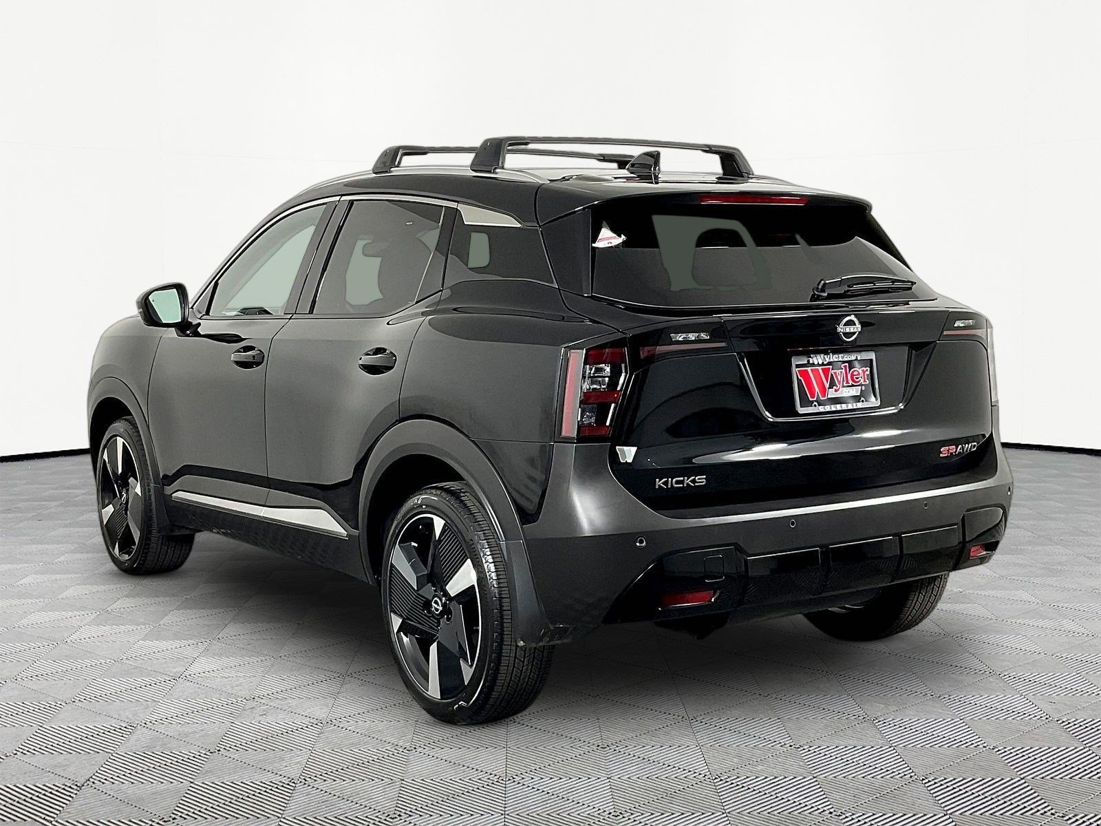 Used 2026 Nissan Kicks SR w/ Cold Weather Package AWD/4WD image 4
