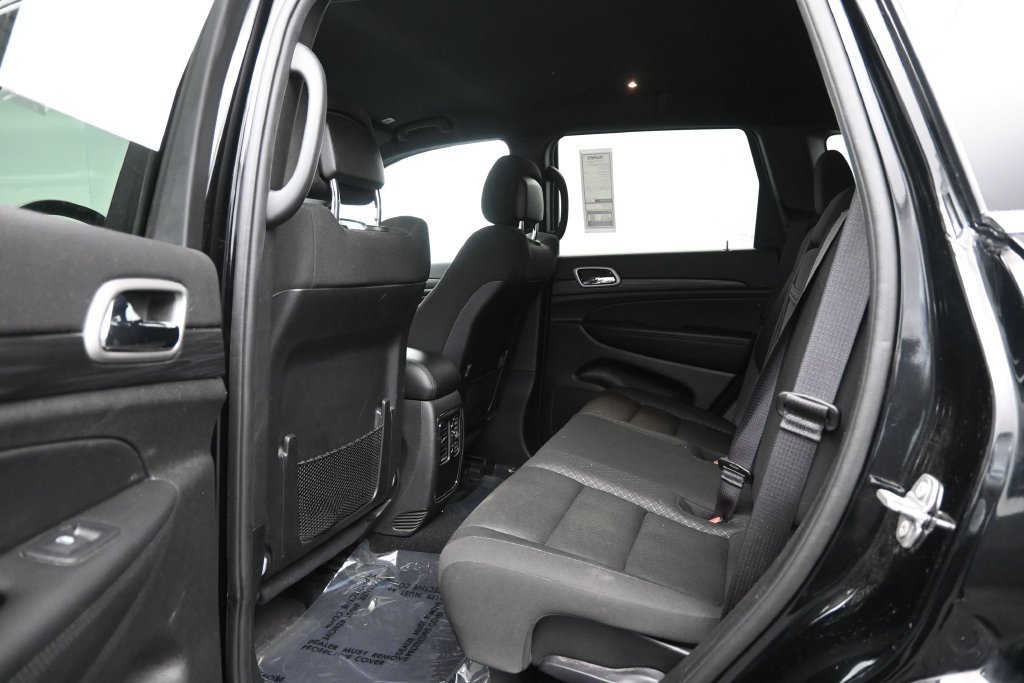 Used 2021 Jeep Grand Cherokee Laredo AWD/4WD image 24