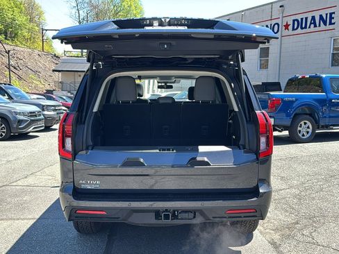 Used 2025 Ford Expedition Active AWD/4WD image 7