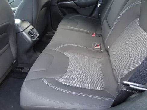 Used 2019 Jeep Cherokee Latitude w/ Popular Appearance Group AWD/4WD image 15